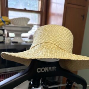 Four buttons wide brim straw hat, excellent condition,